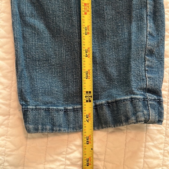 CROFT&BARROW PULL ON WOMENS SIZE MEDIUM JEANS. stretchy feel. Pockets. - Picture 2 of 10